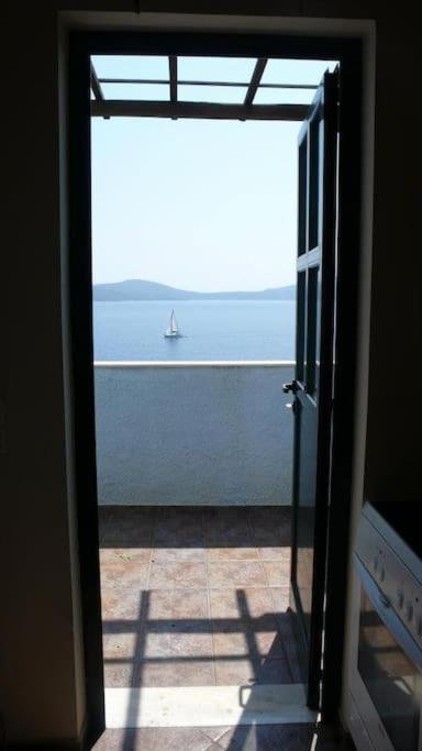 Villa With Breathtaking Views And Private Beach Agios Dimitrios  Buitenkant foto