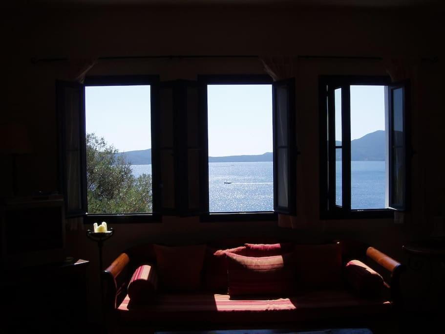 Villa With Breathtaking Views And Private Beach Agios Dimitrios  Buitenkant foto